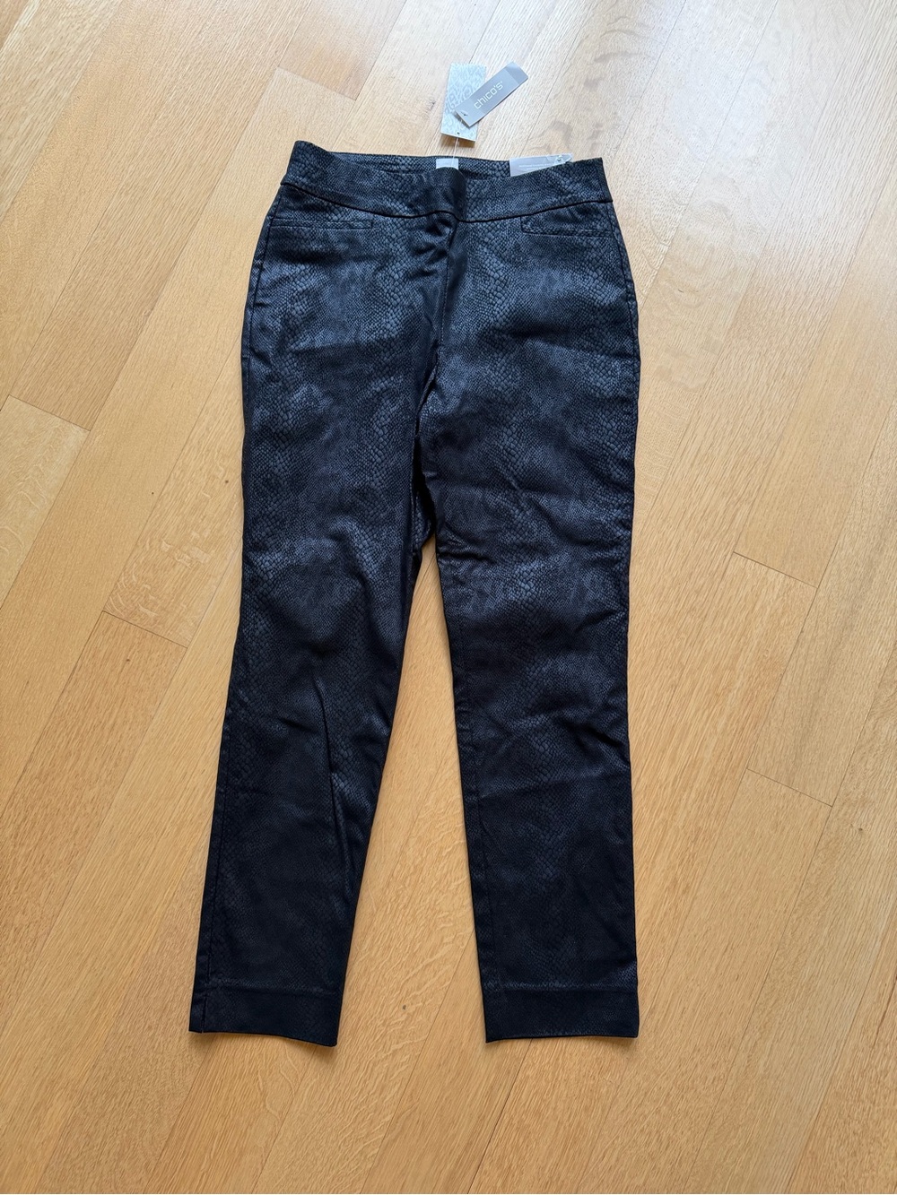 NWT Chico’s So Slimming Brigitte Black Reptile Ankle Pants 0R